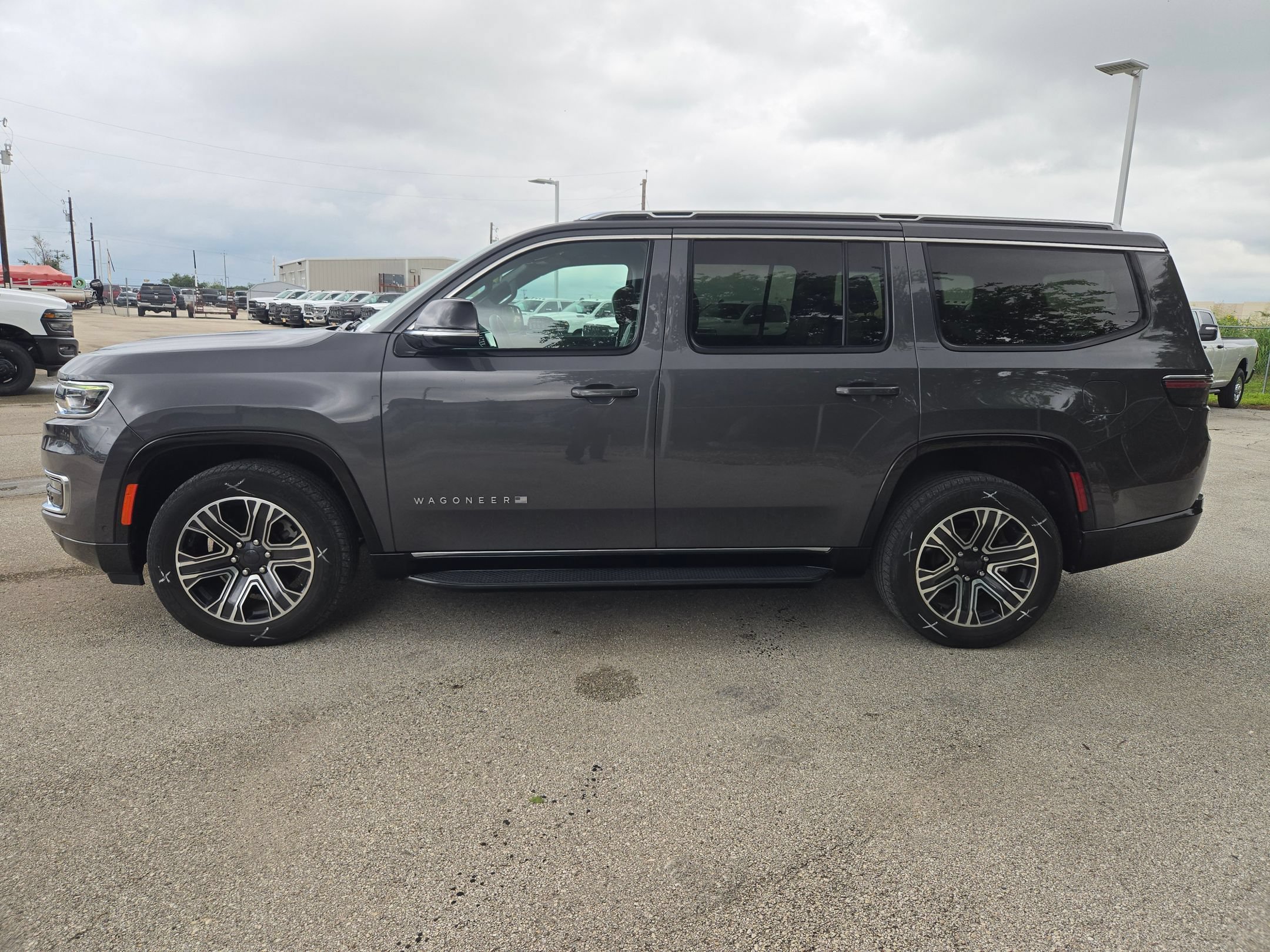 Used 2024 Jeep Wagoneer Series II w/ Flexible Seating Group AWD/4WD image 6