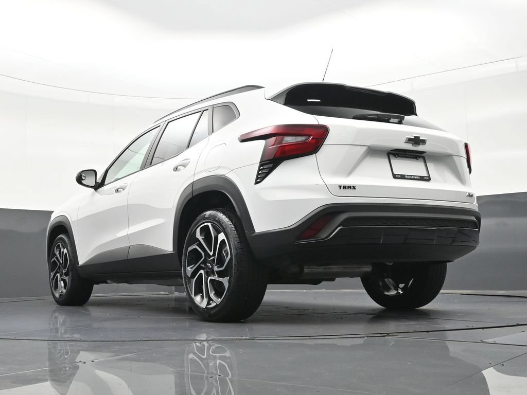Used 2025 Chevrolet Trax RS FWD image 30