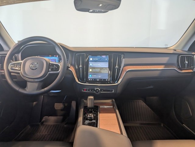 Used 2024 Volvo V60 B5 Cross Country Plus image 15