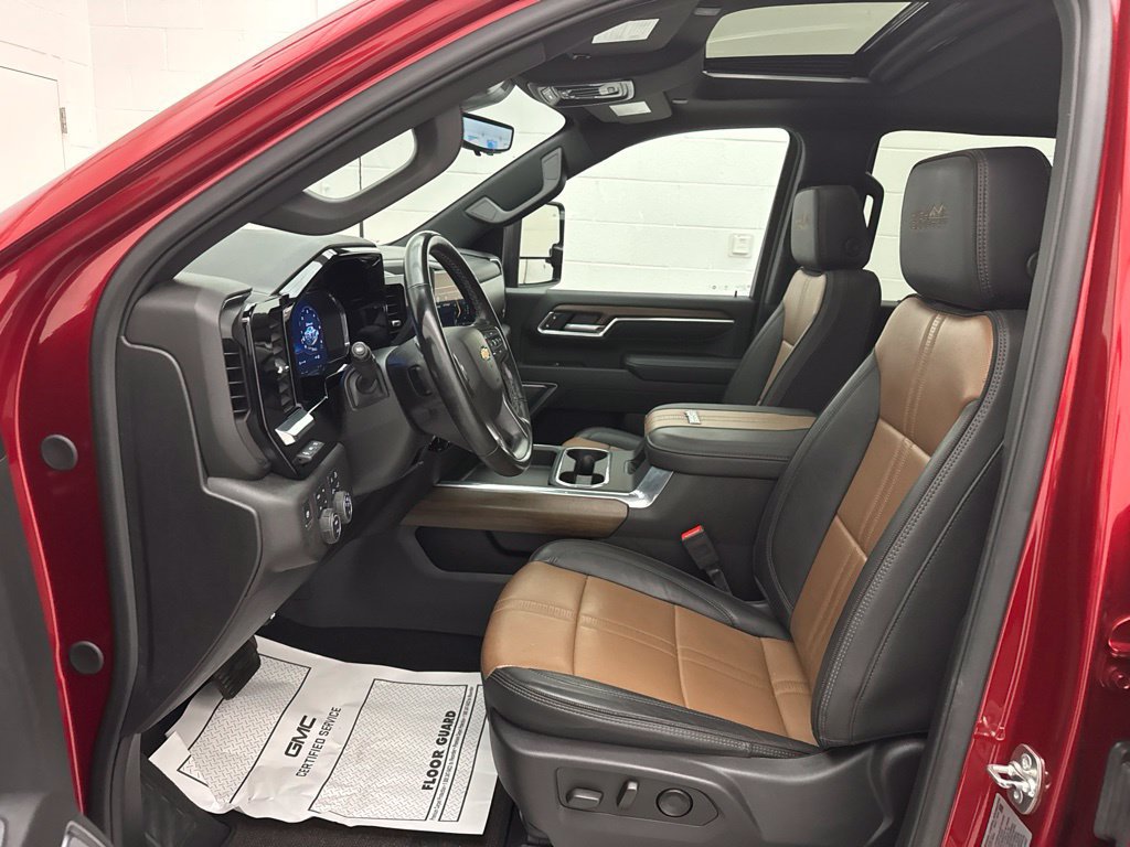 Used 2025 Chevrolet Silverado 2500 High Country w/ High Country Premium Package AWD/4WD image 18