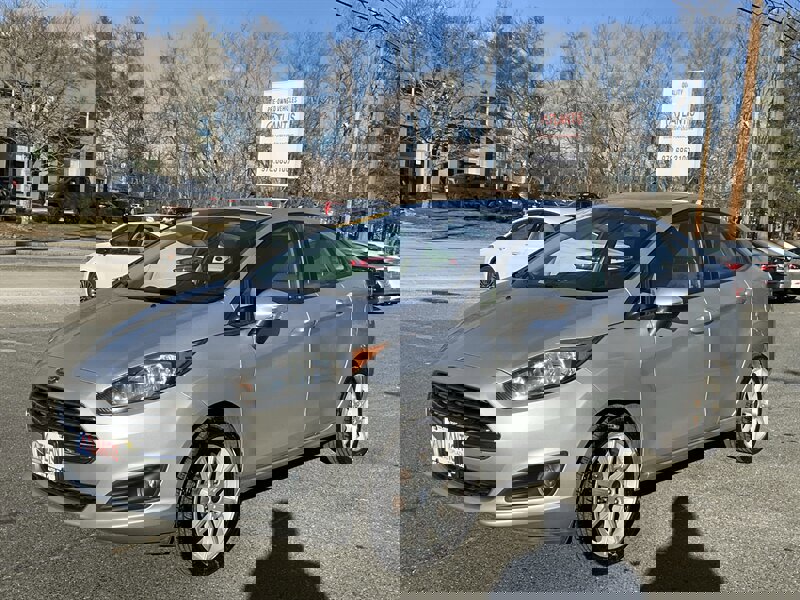 Used 2016 Ford Fiesta SE w/ Equipment Group 201A image 1