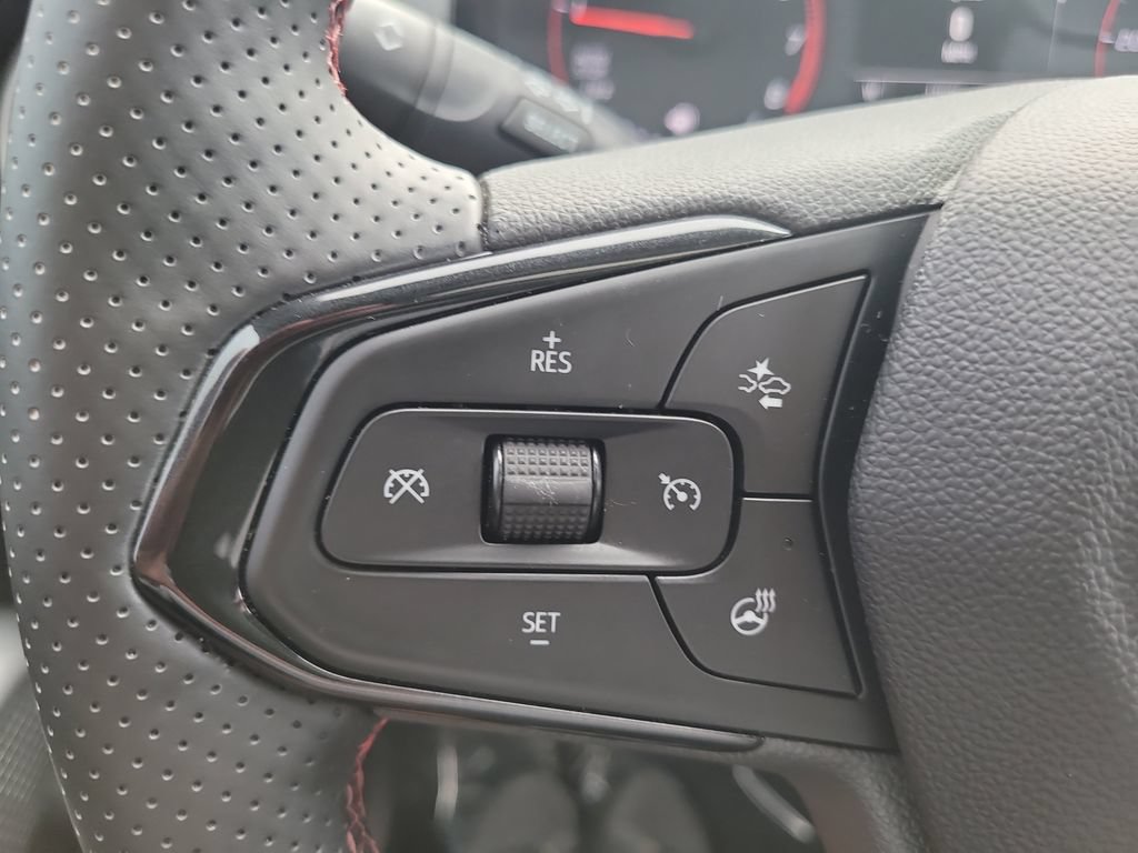 Used 2025 Chevrolet Trax RS w/ Sunroof Package FWD image 29