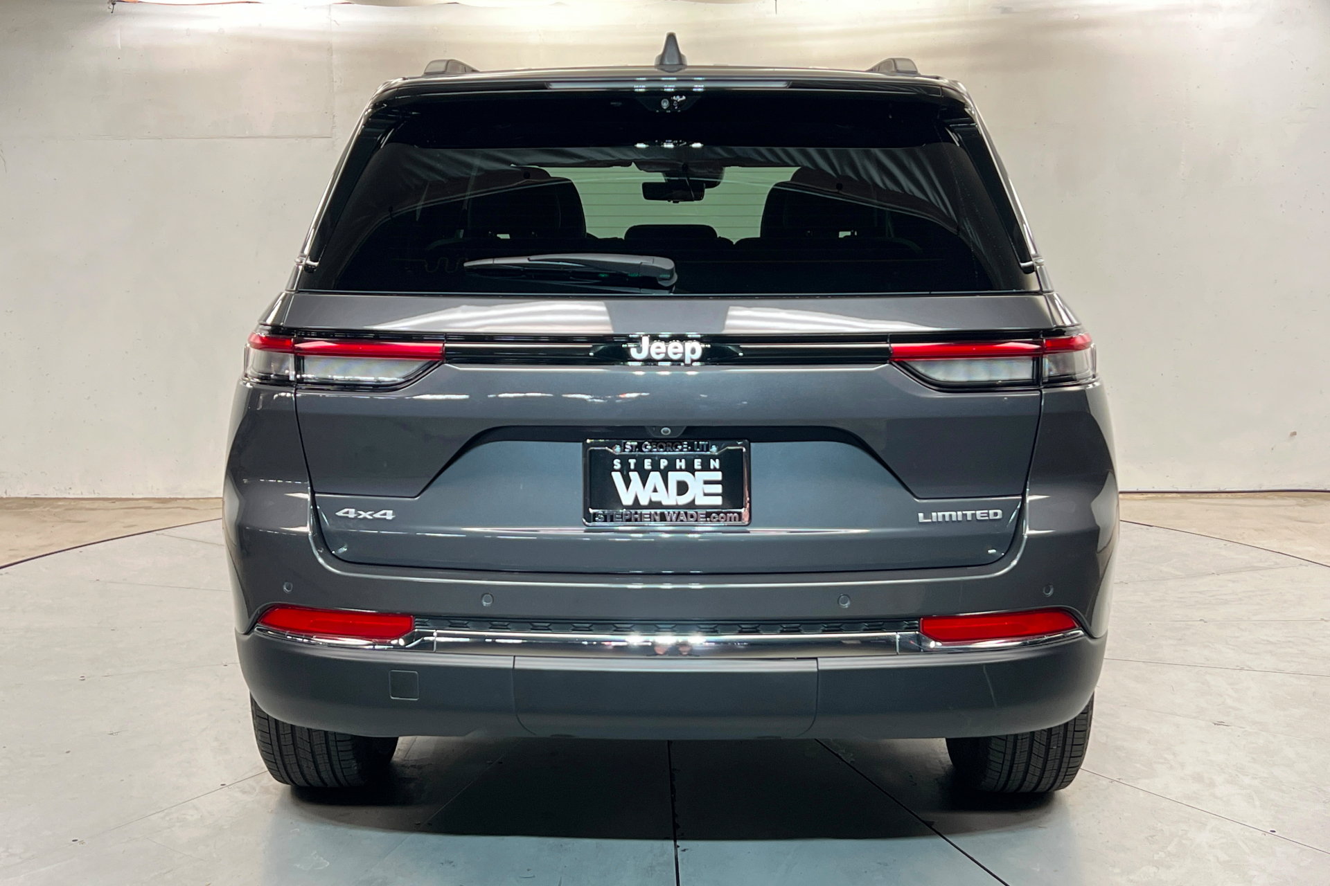 Used 2025 Jeep Grand Cherokee Limited w/ Luxury Tech Group II AWD/4WD image 5