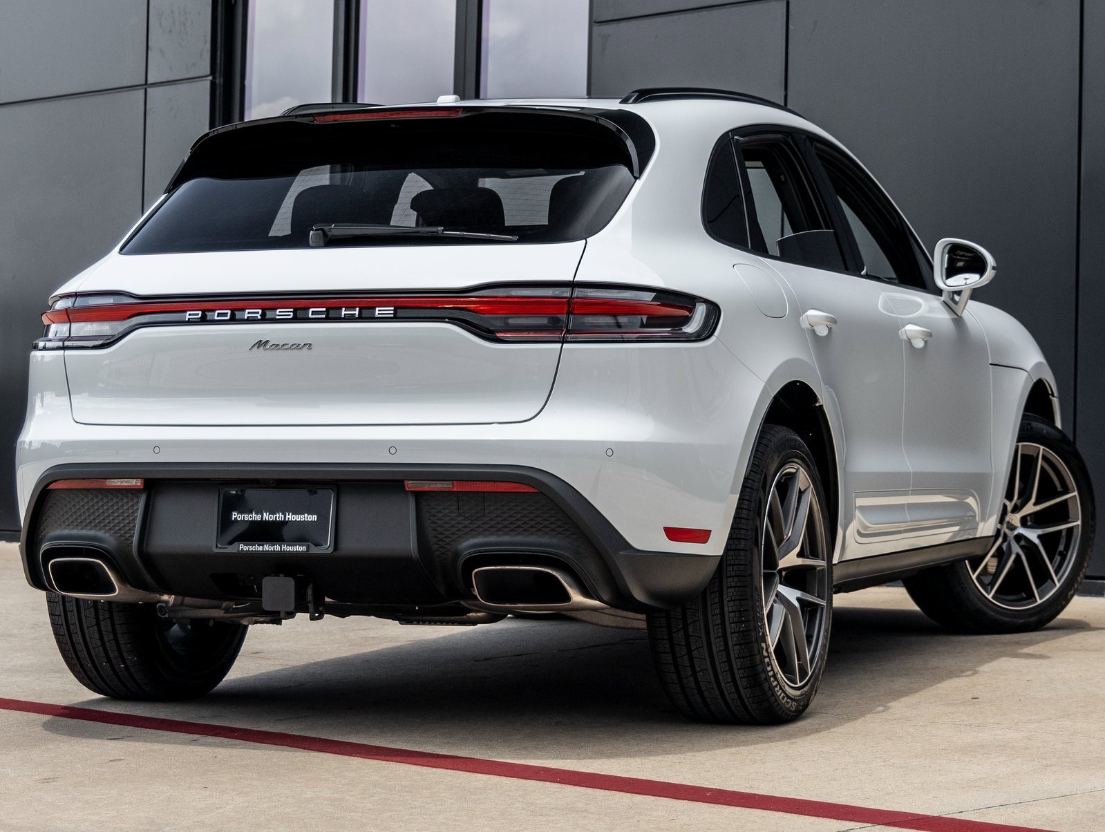 Used 2025 Porsche Macan image 11