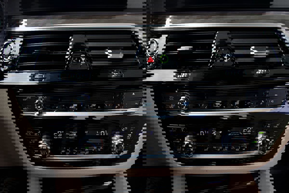 Used 2017 BMW 530i RWD image 33