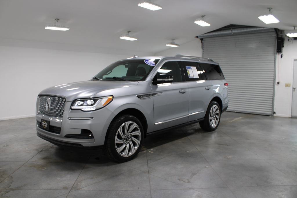 Used 2023 Lincoln Navigator Reserve AWD/4WD image 4