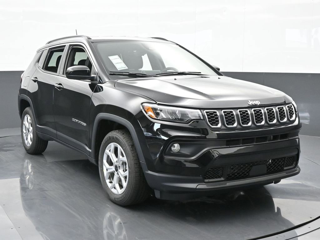 Used 2025 Jeep Compass Latitude image 9