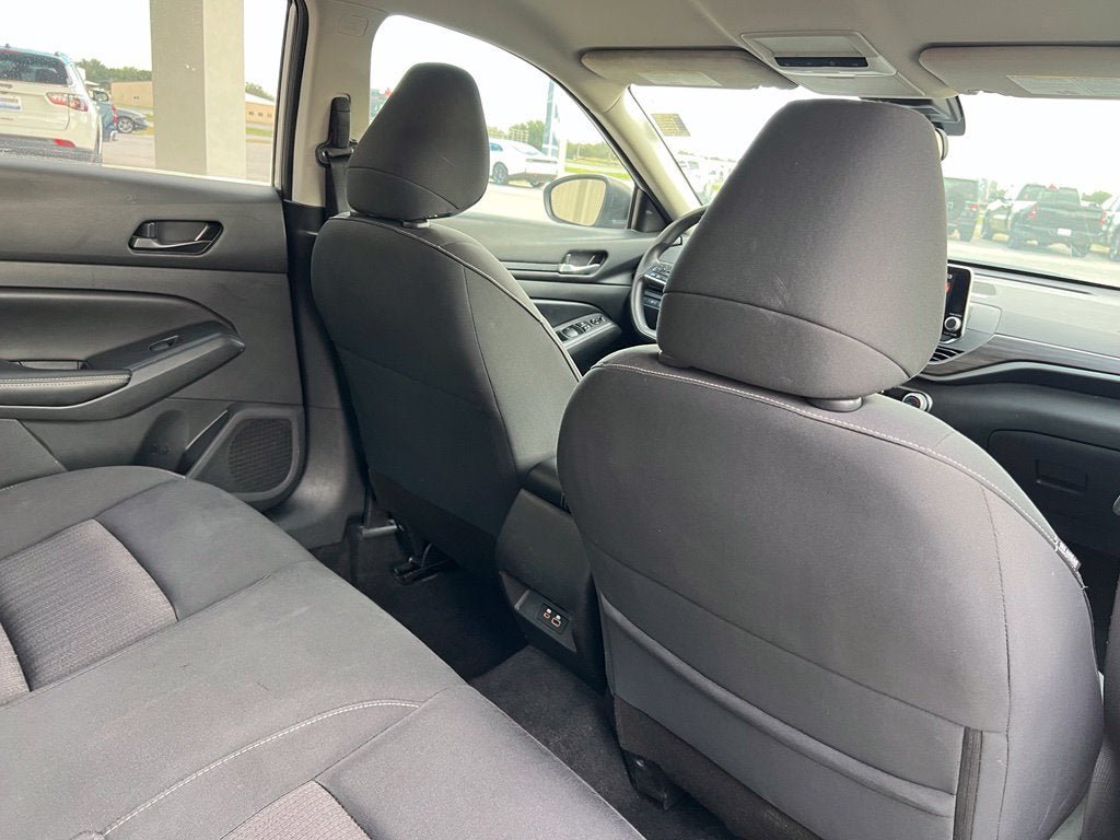 Used 2024 Nissan Altima 2.5 SV FWD image 26
