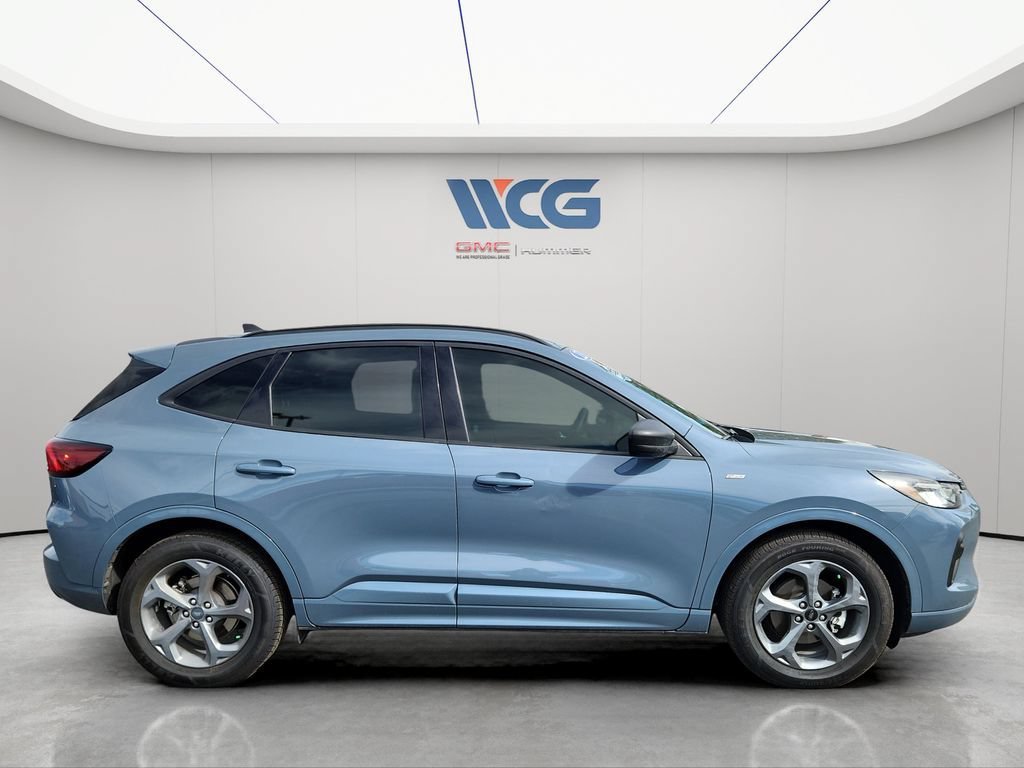Used 2023 Ford Escape ST-Line w/ Tech Pack #1 FWD image 2
