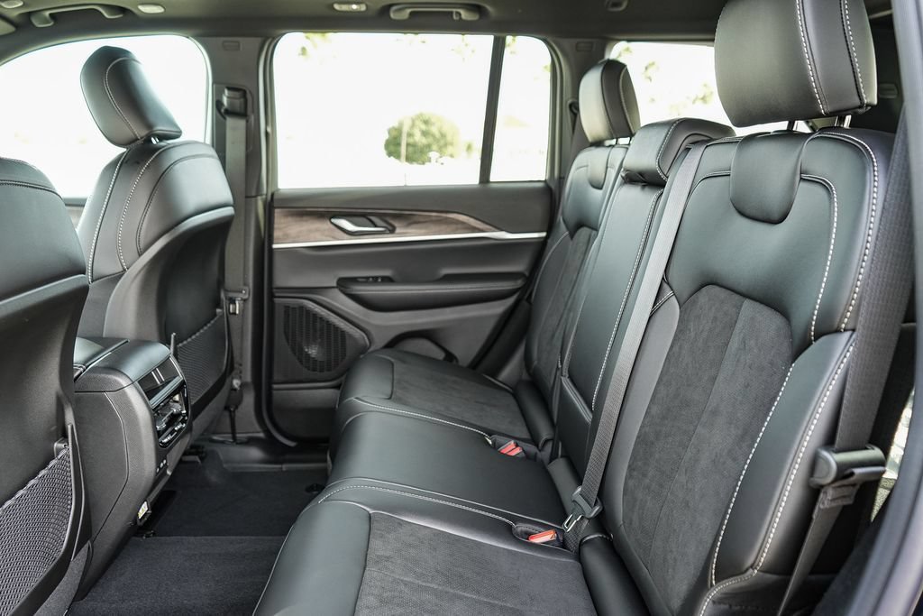 New 2026 Jeep Grand Cherokee Altitude AWD/4WD image 19