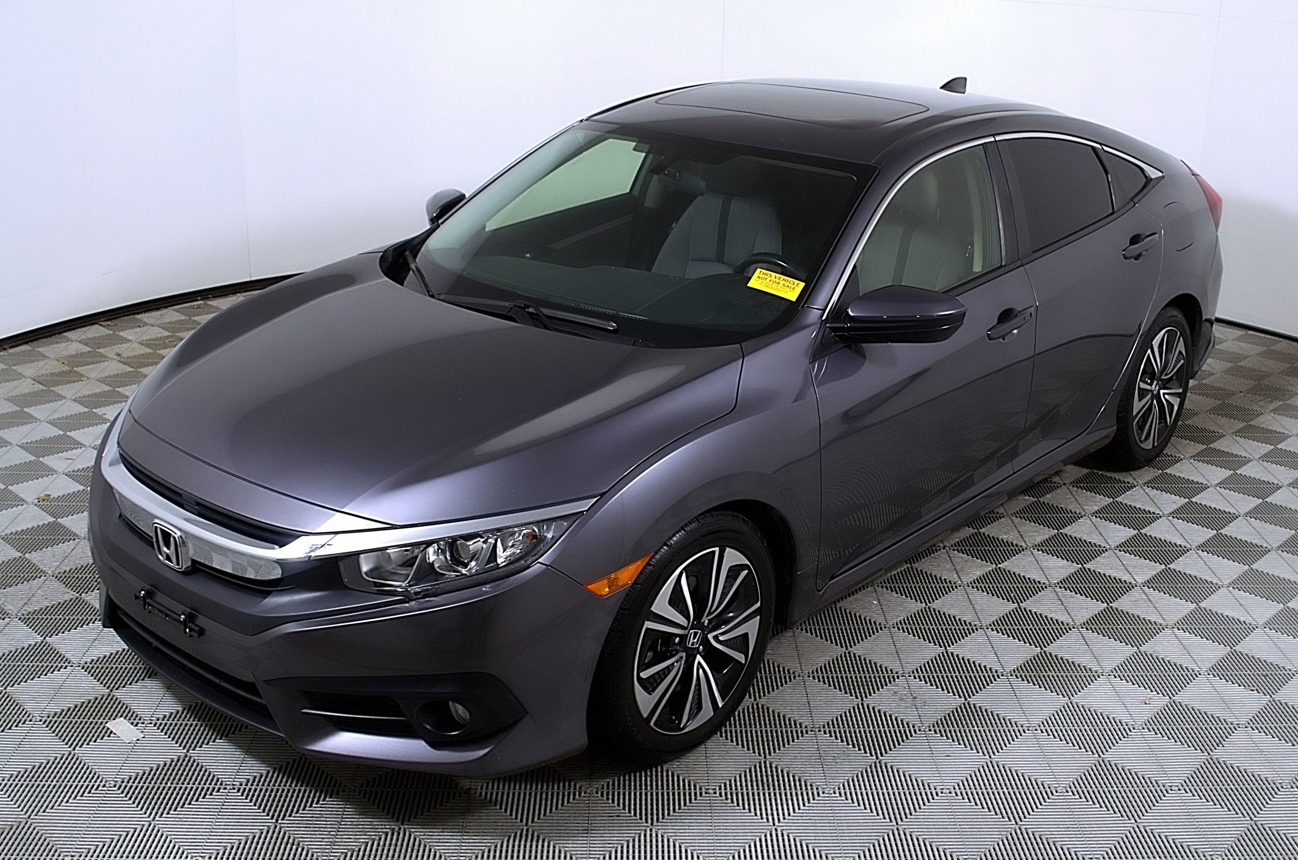Used 2018 Honda Civic EX-T image 3
