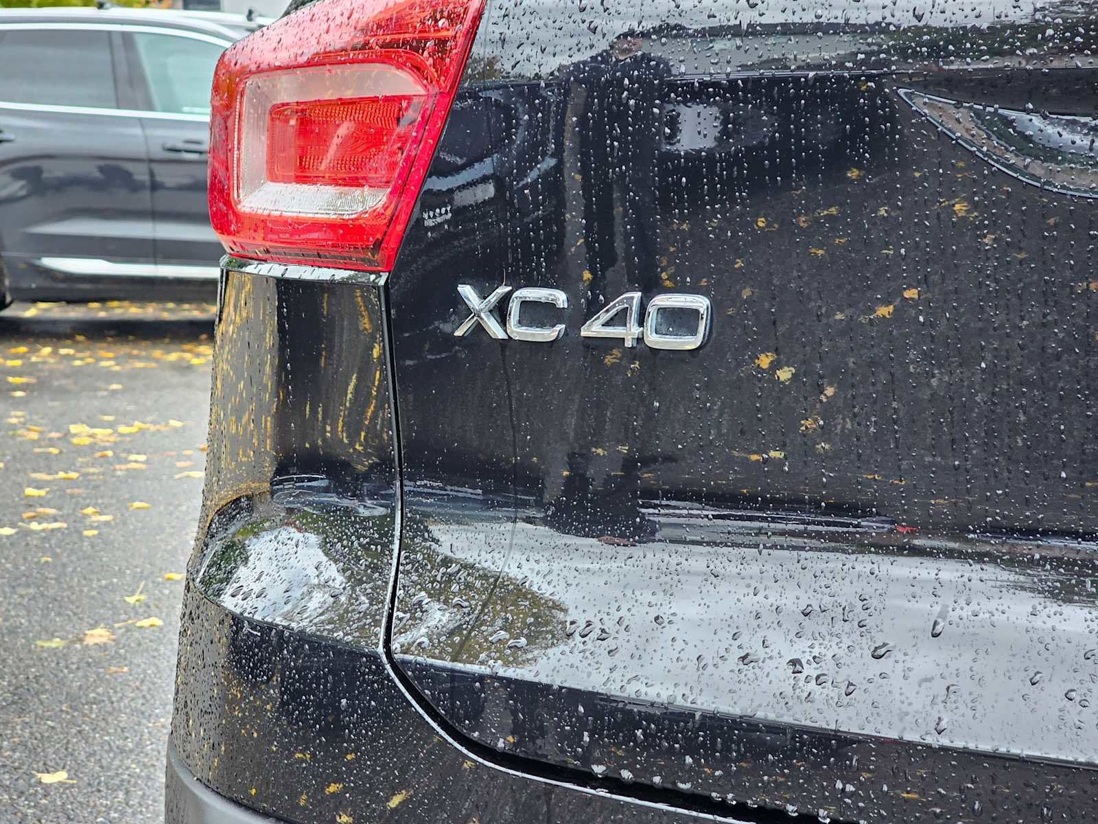 Certified 2025 Volvo XC40 B5 Plus image 14