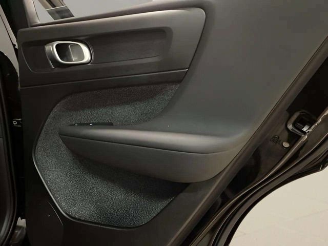 Used 2025 Volvo XC40 B5 Plus image 87