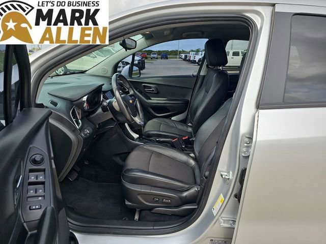 Used 2022 Chevrolet Trax LT w/ Driver Confidence Package AWD/4WD image 18
