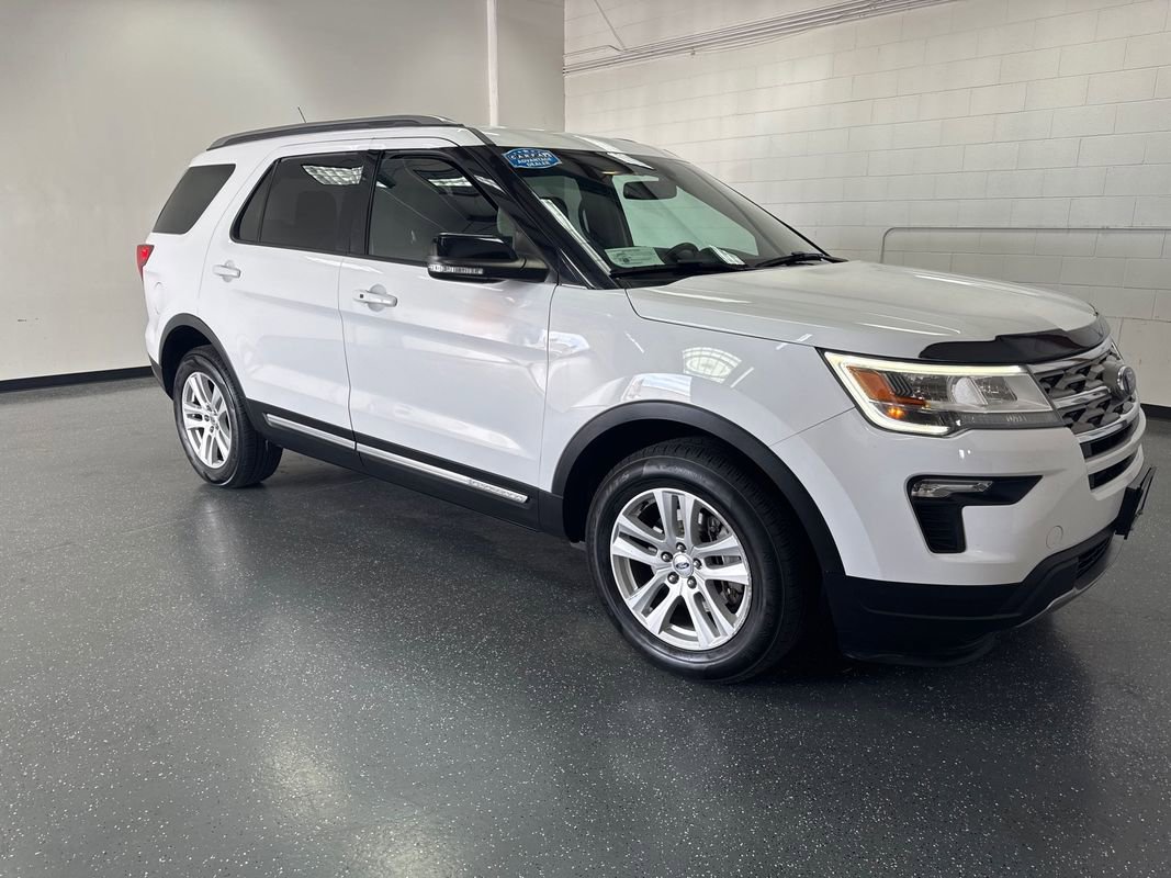 Used 2018 Ford Explorer XLT w/ Equipment Group 201A image 2