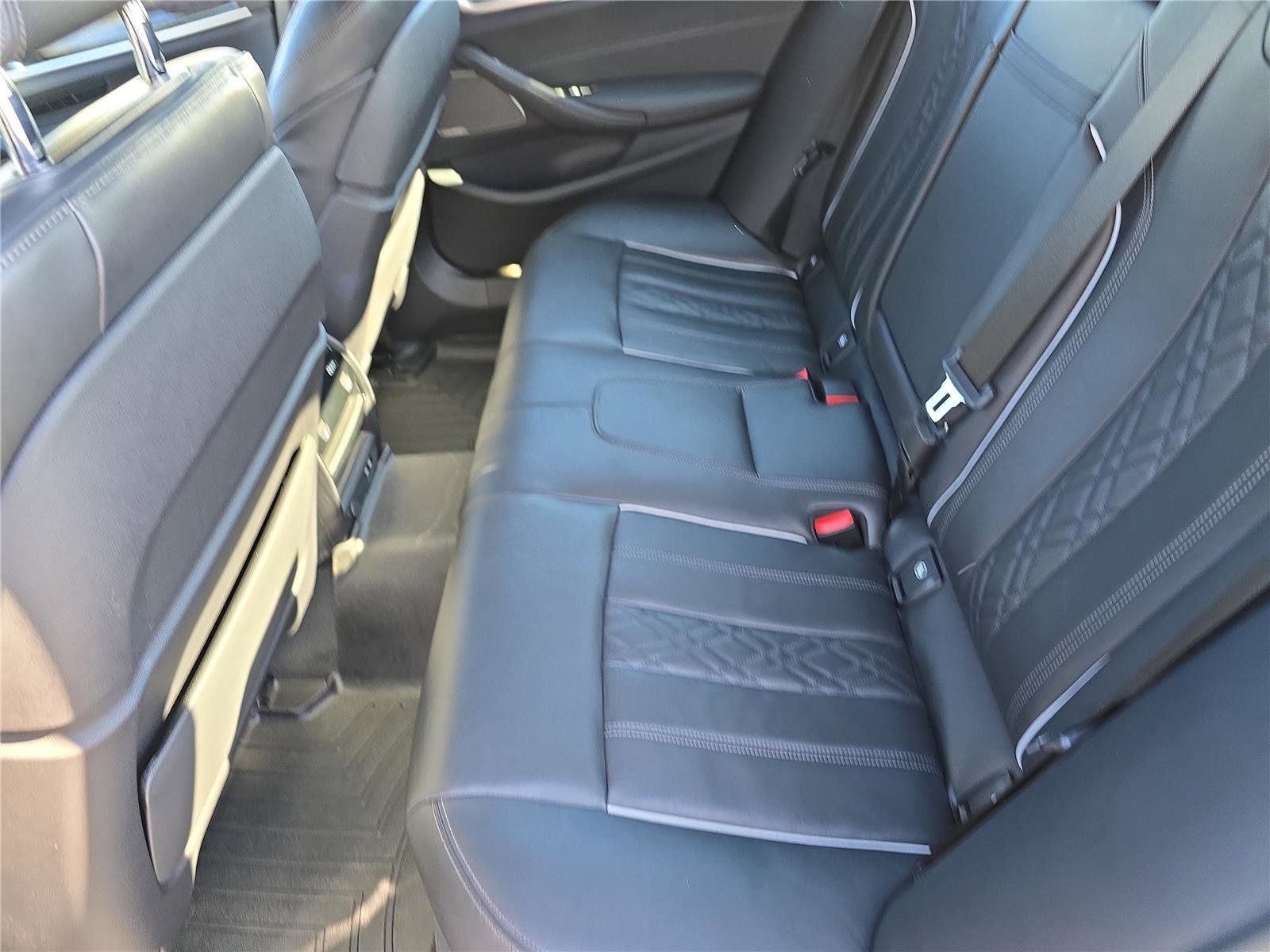 Used 2023 BMW M550i xDrive w/ Executive Package image 16