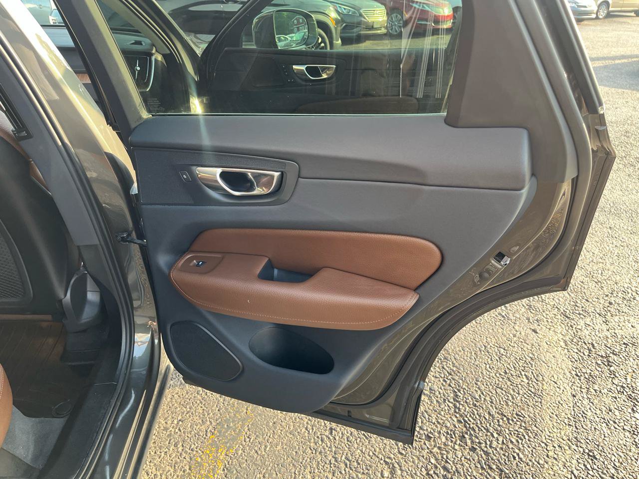 Used 2019 Volvo XC60 T5 Inscription w/ Protection Package Premier AWD/4WD image 36