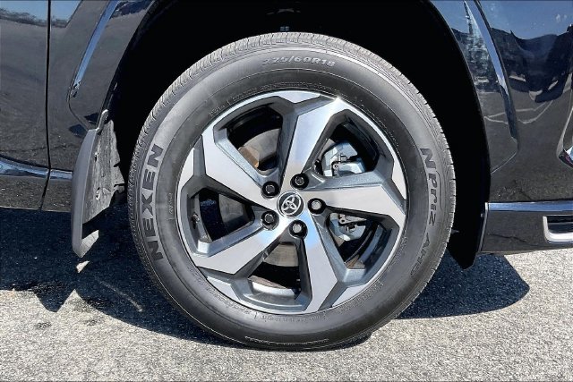 Used 2024 Toyota RAV4 SE w/ Weather & Moonroof Package AWD/4WD image 8