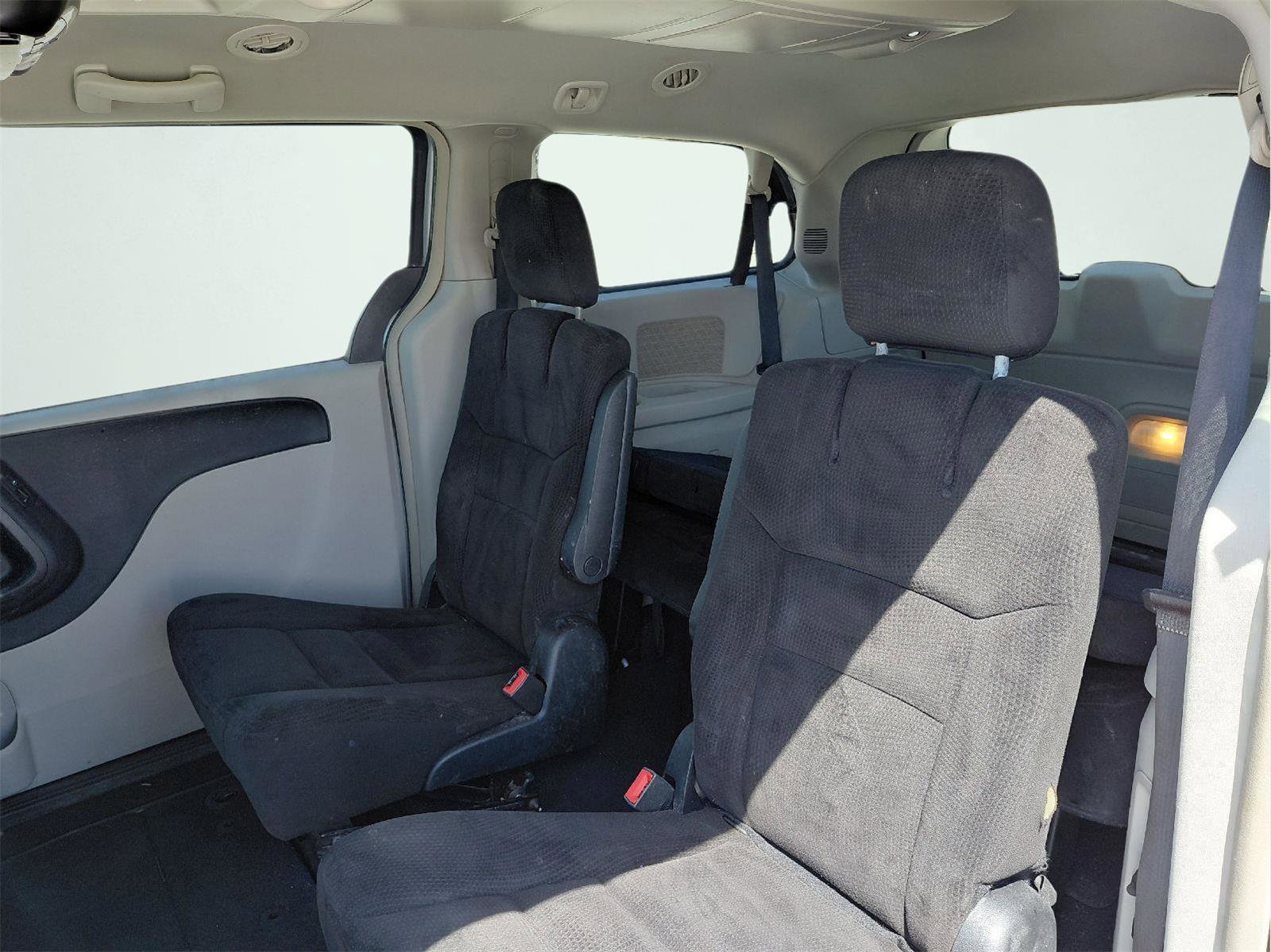 Used 2015 Chrysler Town & Country Touring FWD image 36
