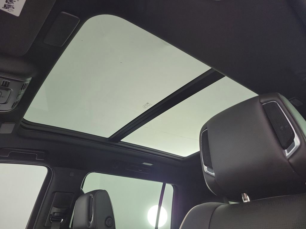 Used 2023 Cadillac Escalade ESV Premium Luxury AWD/4WD image 17