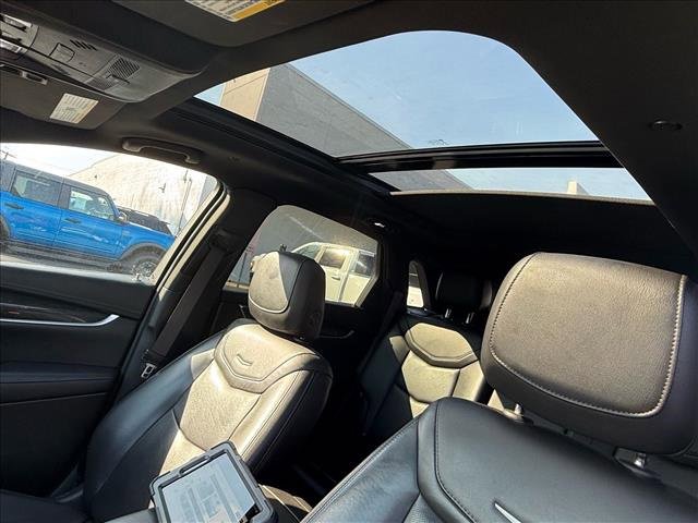 Used 2021 Cadillac XT5 Premium Luxury image 16