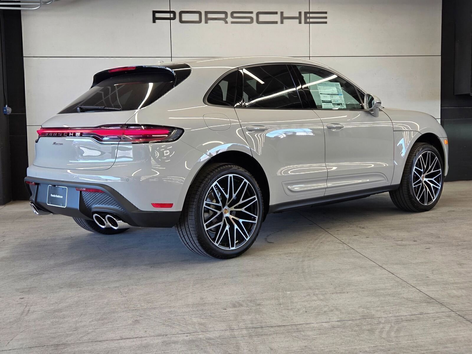 Certified 2026 Porsche Macan AWD/4WD image 6