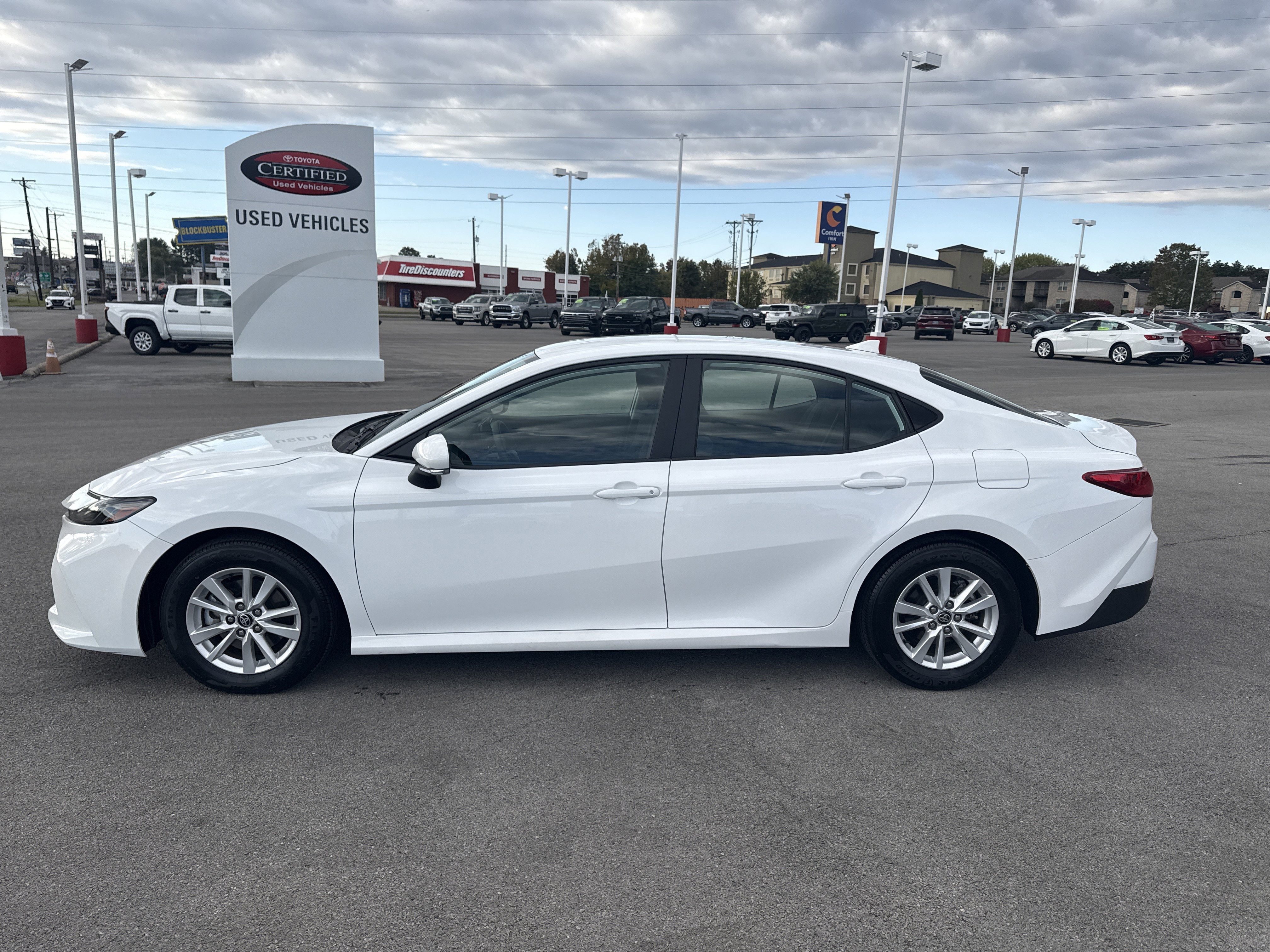 Used 2025 Toyota Camry LE image 6