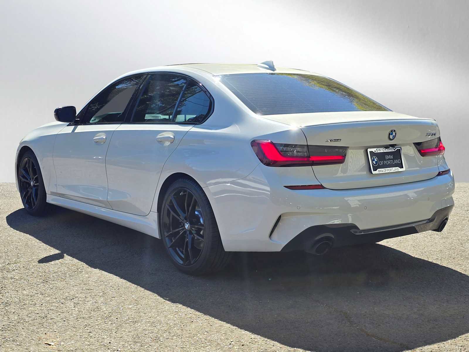 Used 2022 BMW 330i xDrive Sedan w/ M Sport Package image 5