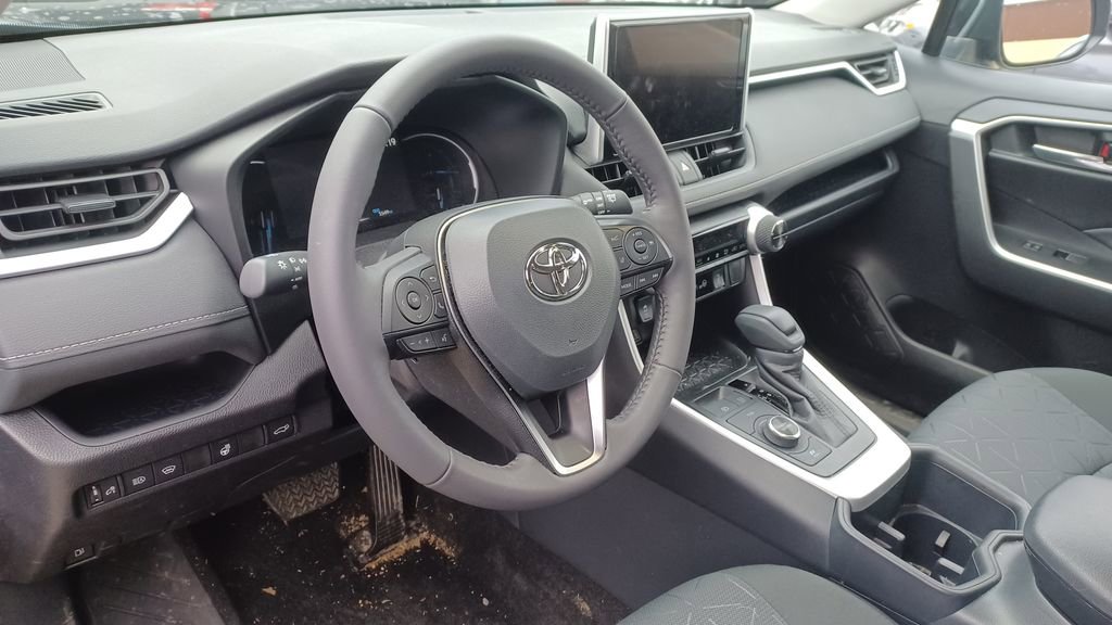 Used 2025 Toyota RAV4 XLE w/ Convenience Package image 5