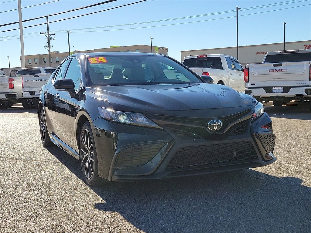 Used 2024 Toyota Camry SE video 2