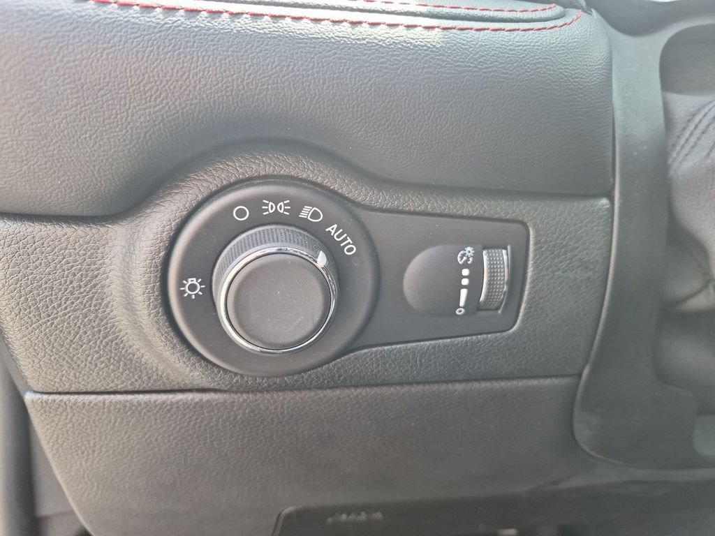 Used 2024 Dodge Durango GT AWD/4WD image 40