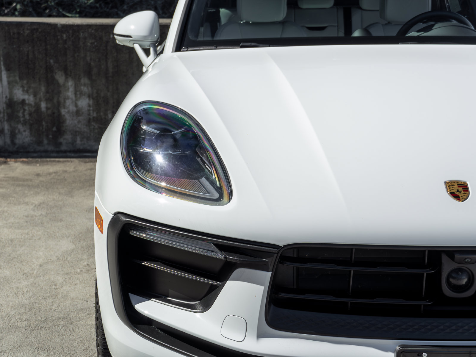 Certified 2025 Porsche Macan AWD/4WD image 14
