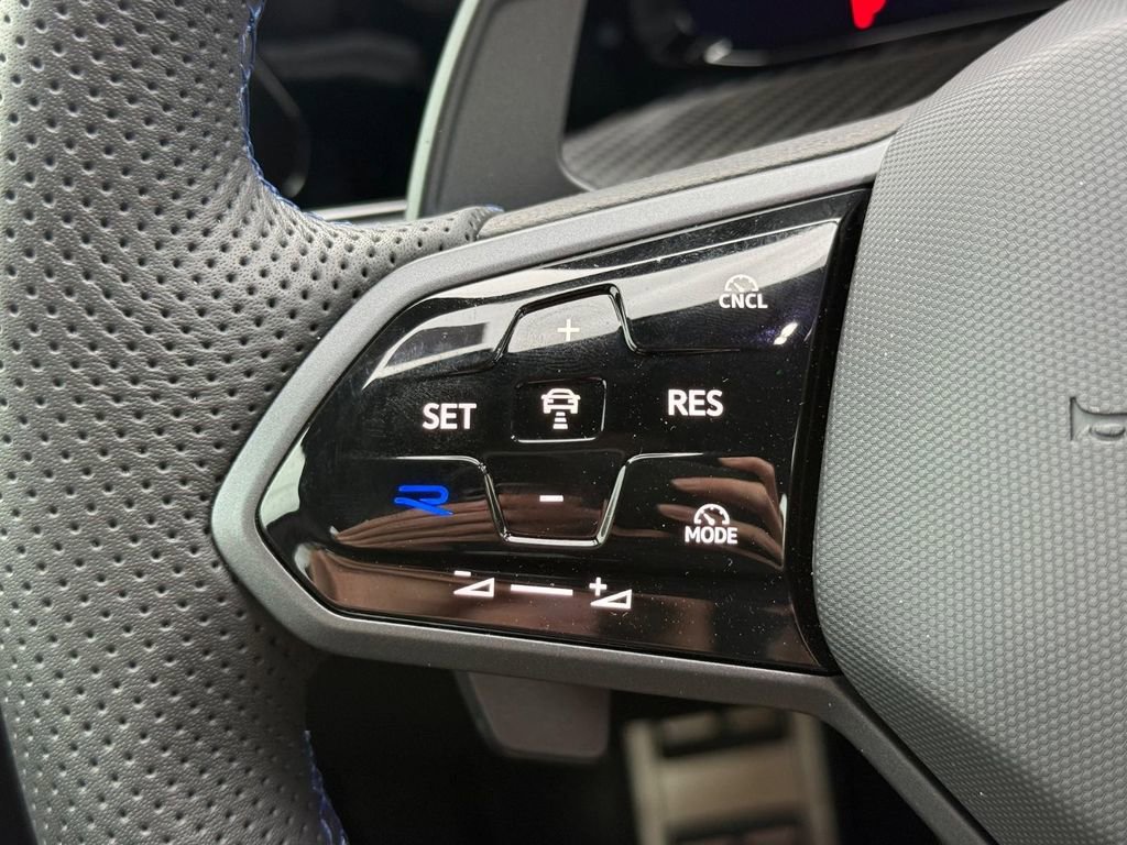 Certified 2025 Volkswagen Golf R Black Edition AWD/4WD image 17