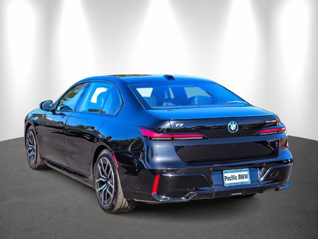 Used 2026 BMW i7 eDrive50 w/ Executive Package RWD image 4