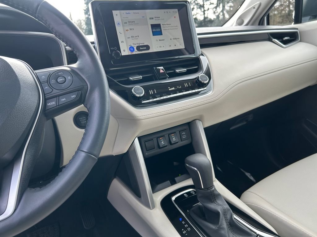 Used 2024 Toyota Corolla Cross XLE w/ Convenience Package AWD/4WD image 20