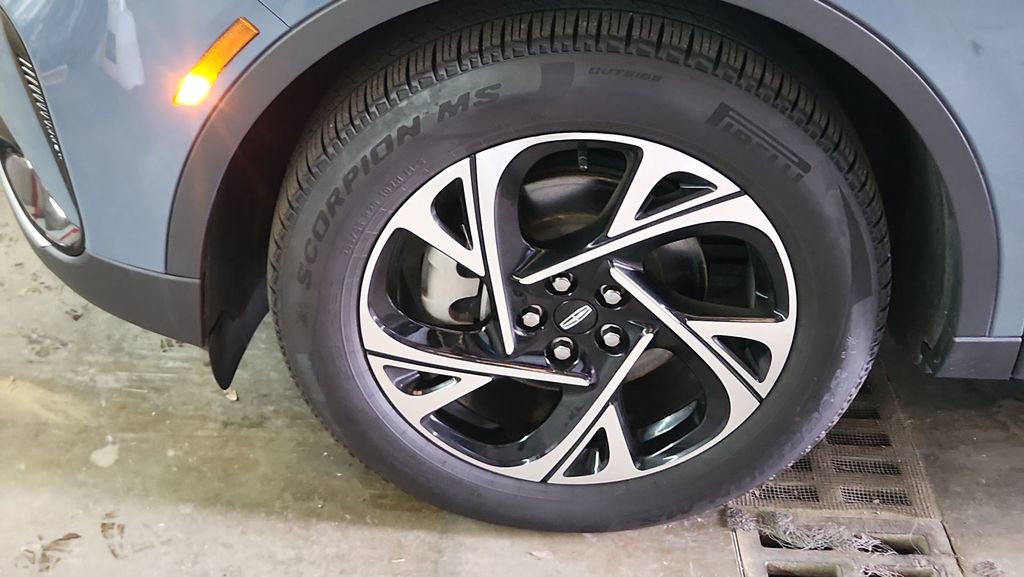 Used 2025 Lincoln Nautilus Premier image 14