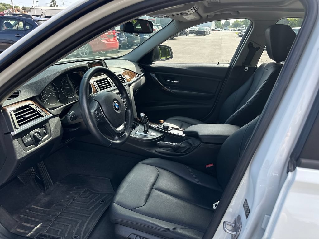 Used 2015 BMW 328i xDrive Sedan AWD/4WD image 10