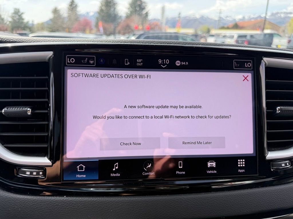 Used 2023 Chrysler Pacifica Touring-L FWD image 12