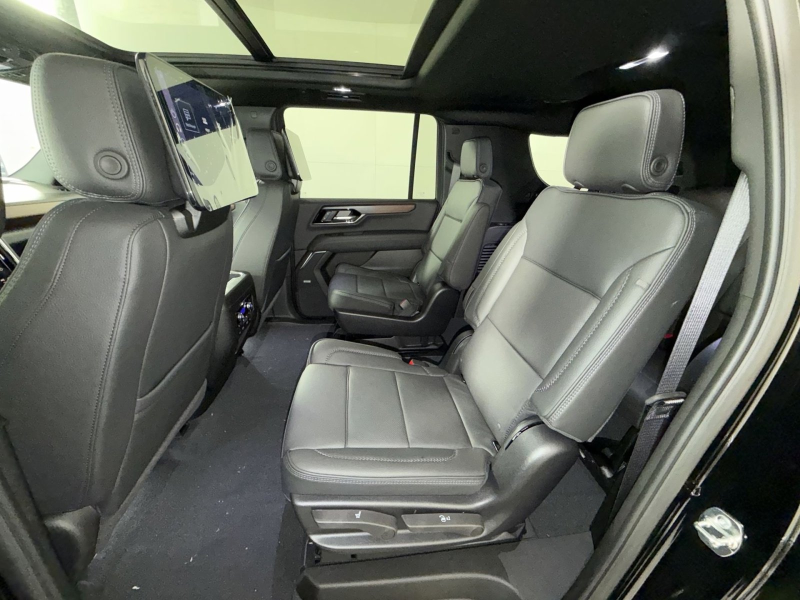 New 2026 GMC Yukon XL Denali w/ Denali Reserve Package image 25