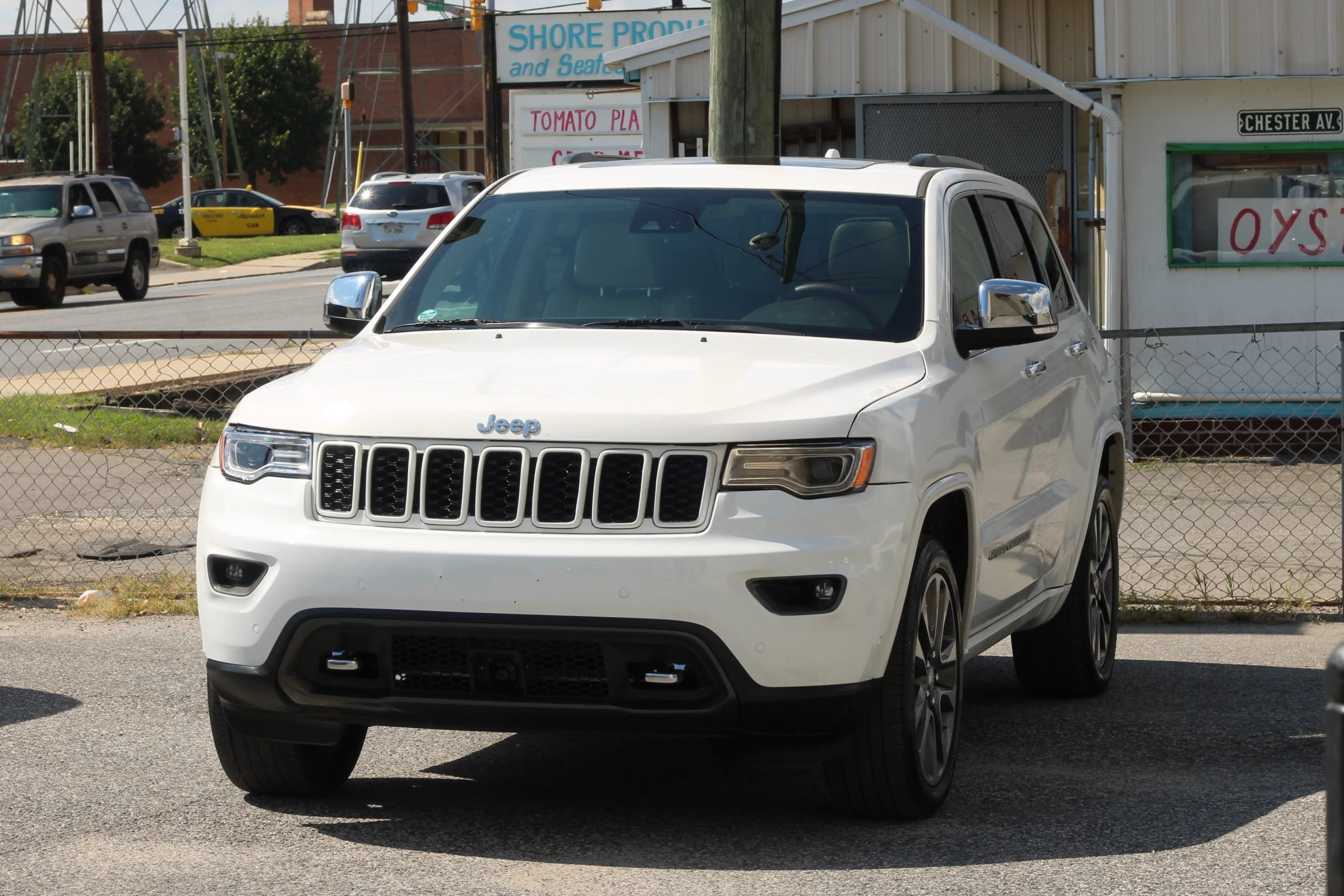 Used 2017 Jeep Grand Cherokee Overland w/ Jeep Active Safety Group AWD/4WD image 3