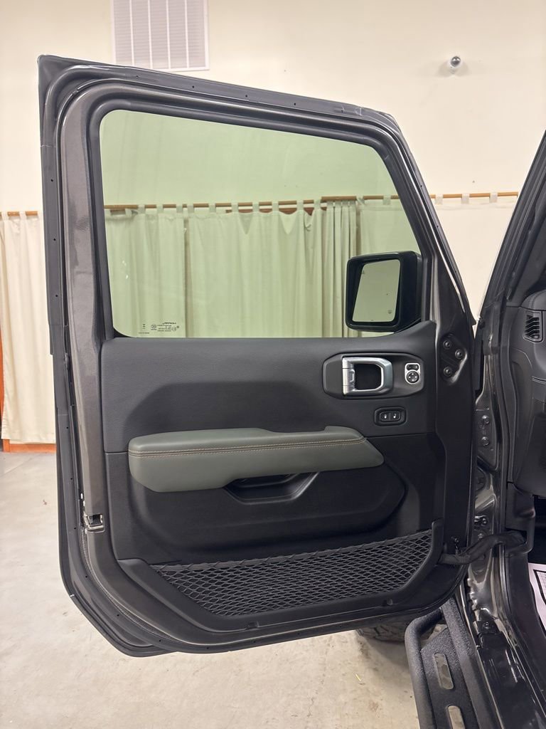 Used 2024 Jeep Gladiator Mojave image 17