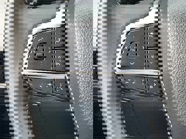 Used 2022 Toyota Highlander LE image 13