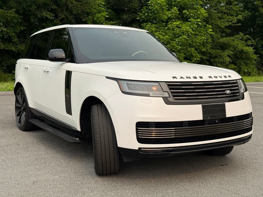 Used 2024 Land Rover Range Rover SV AWD/4WD image 9