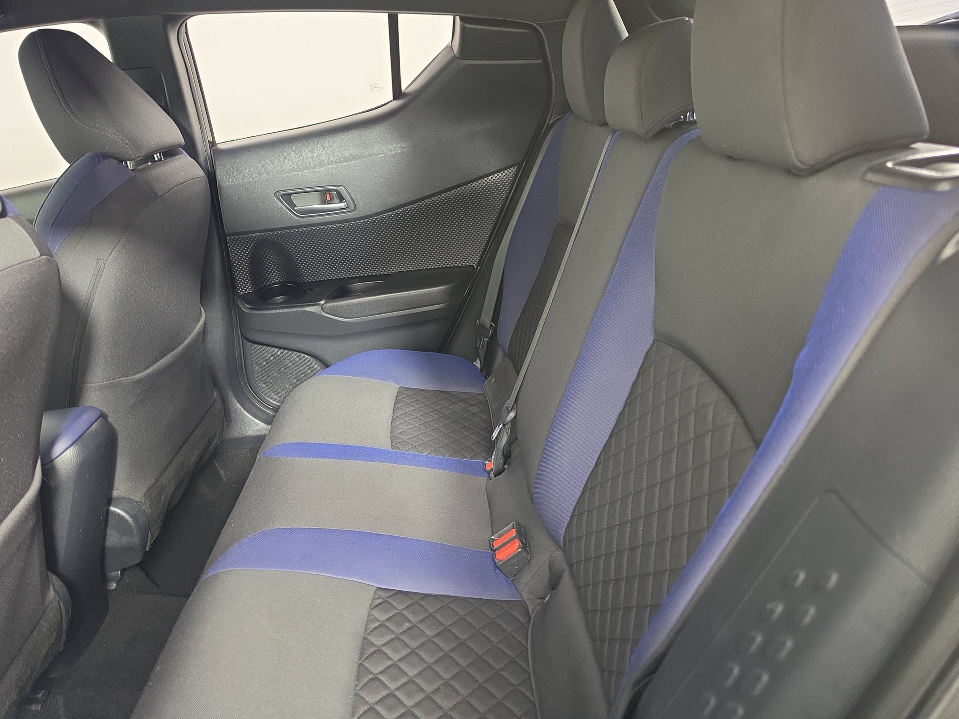 Used 2021 Toyota C-HR XLE FWD image 35
