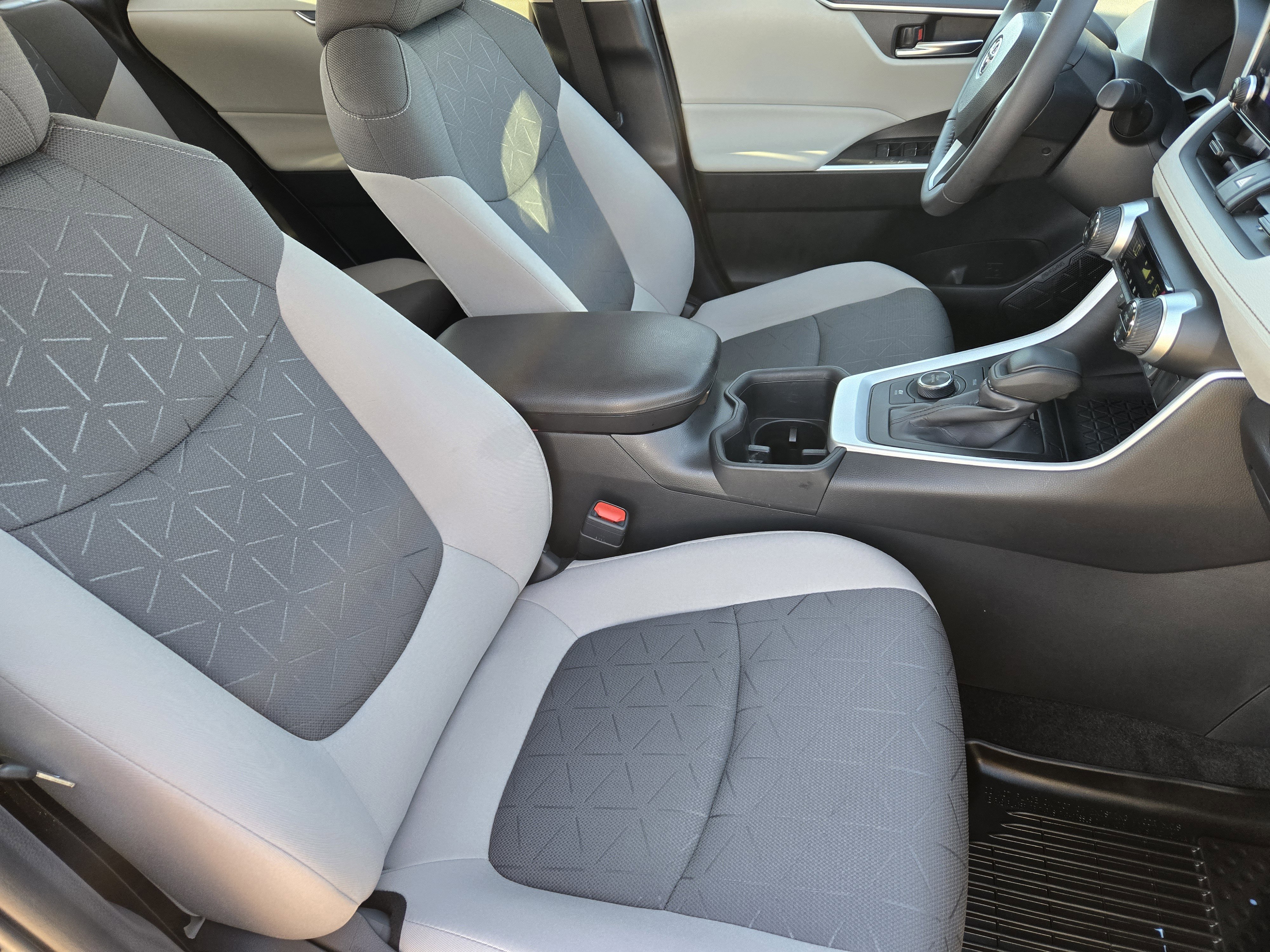 Used 2024 Toyota RAV4 XLE w/ Convenience Package image 19