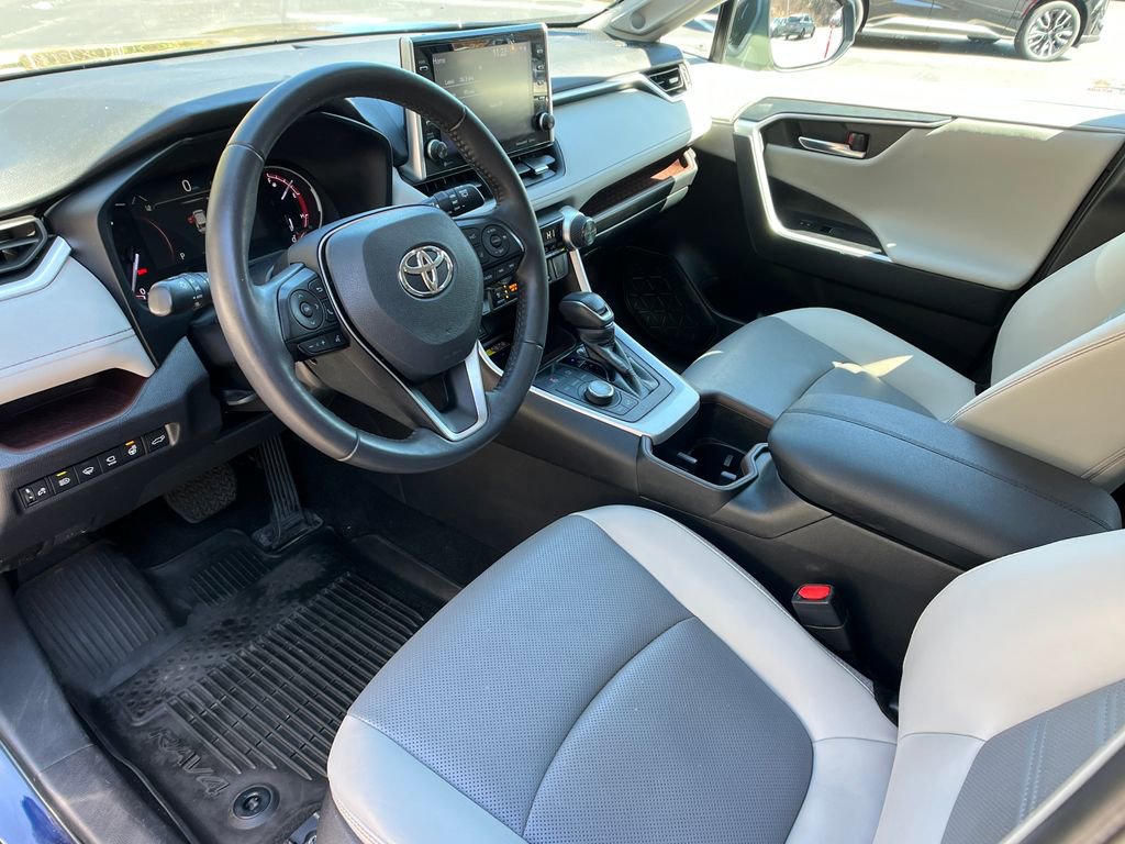 Used 2022 Toyota RAV4 Limited image 10