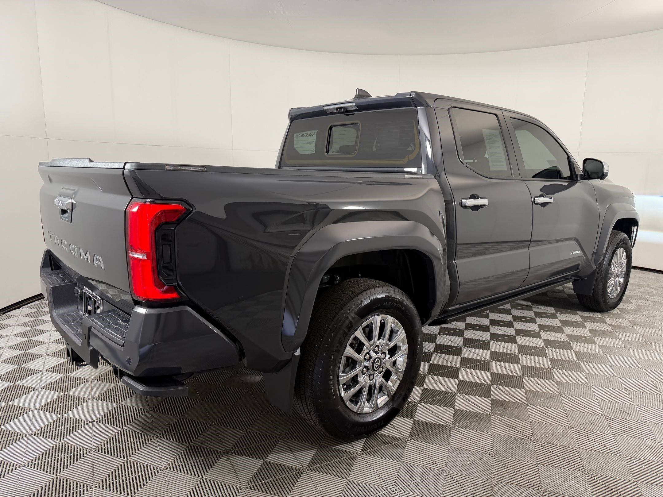 Used 2025 Toyota Tacoma Limited AWD/4WD image 9