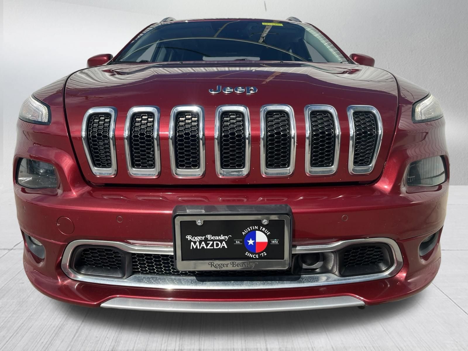 Used 2017 Jeep Cherokee Overland w/ Technology Group FWD image 2