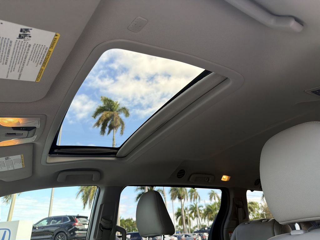 Used 2019 Toyota Sienna XLE w/ XLE Navigation Package FWD image 27