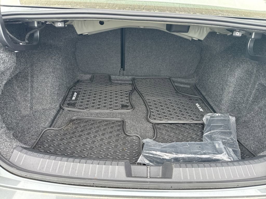 Used 2025 Volkswagen Jetta Sport image 19